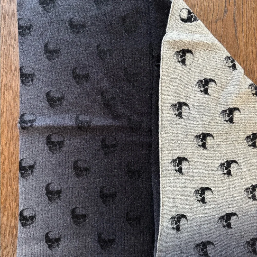 Skull Cashmere Reversible Black and Gray Skull Pattern Cashmere Scarf